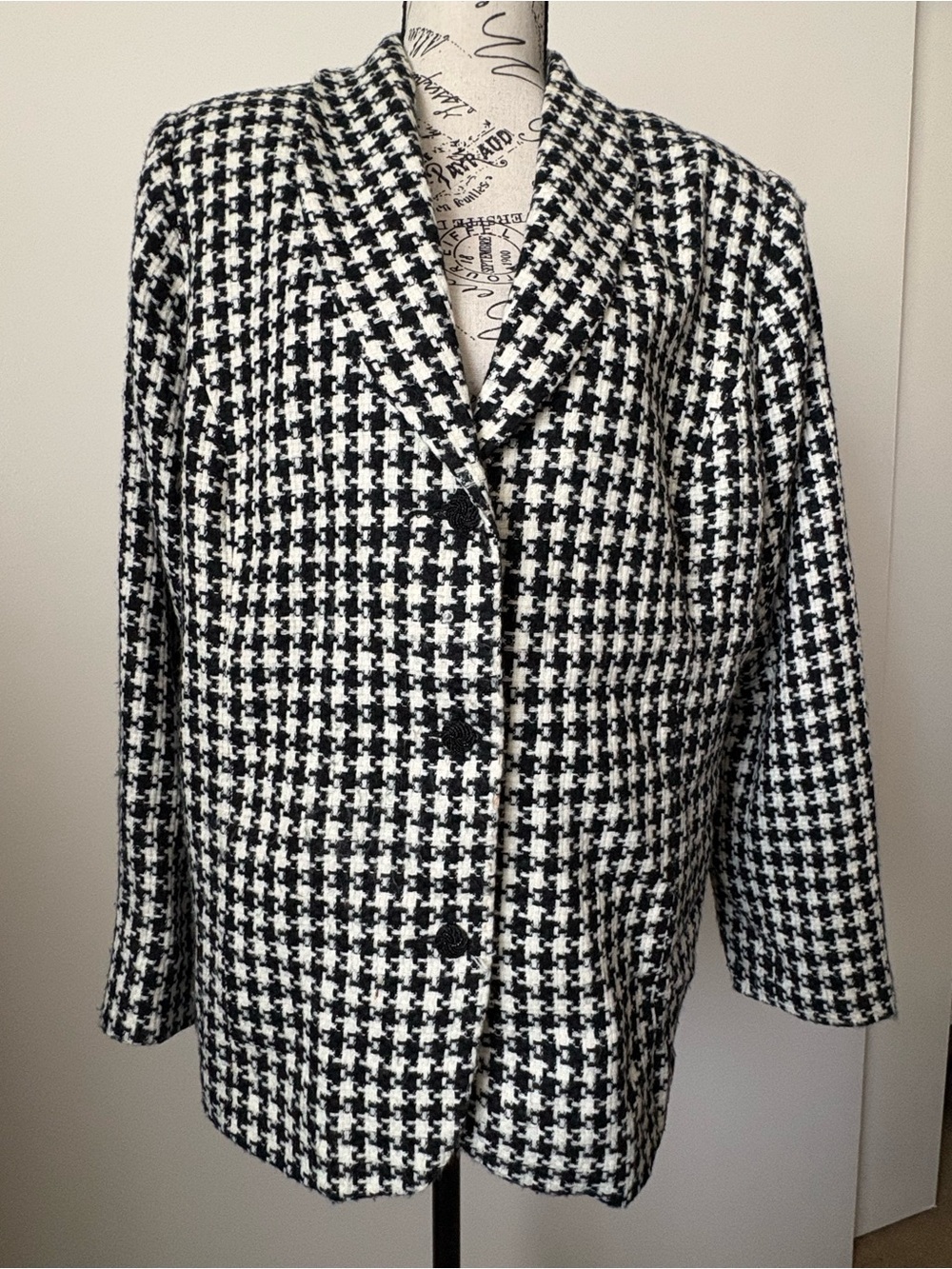 Avenue Black & White Houndstooth Blazer